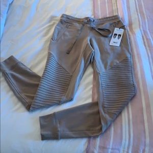 ALO YOGA URBAN MOTO SWEATPANTS SALE ☀️